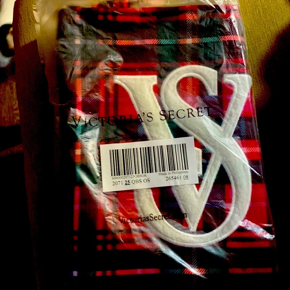 Sell fast NWT Victorias Secret plaid plush cute  bag
